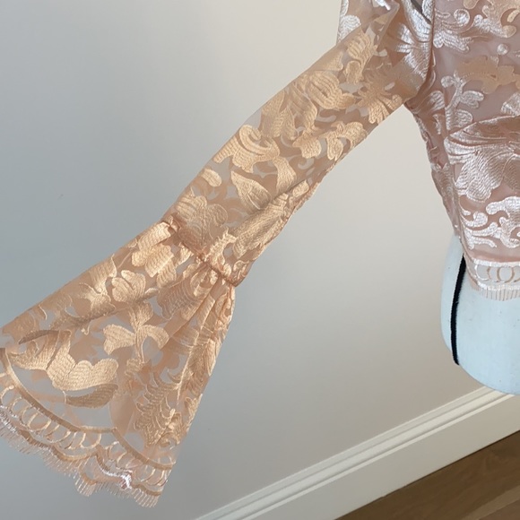 NWT Bebe blush embroidered crop blouse - Picture 3 of 3